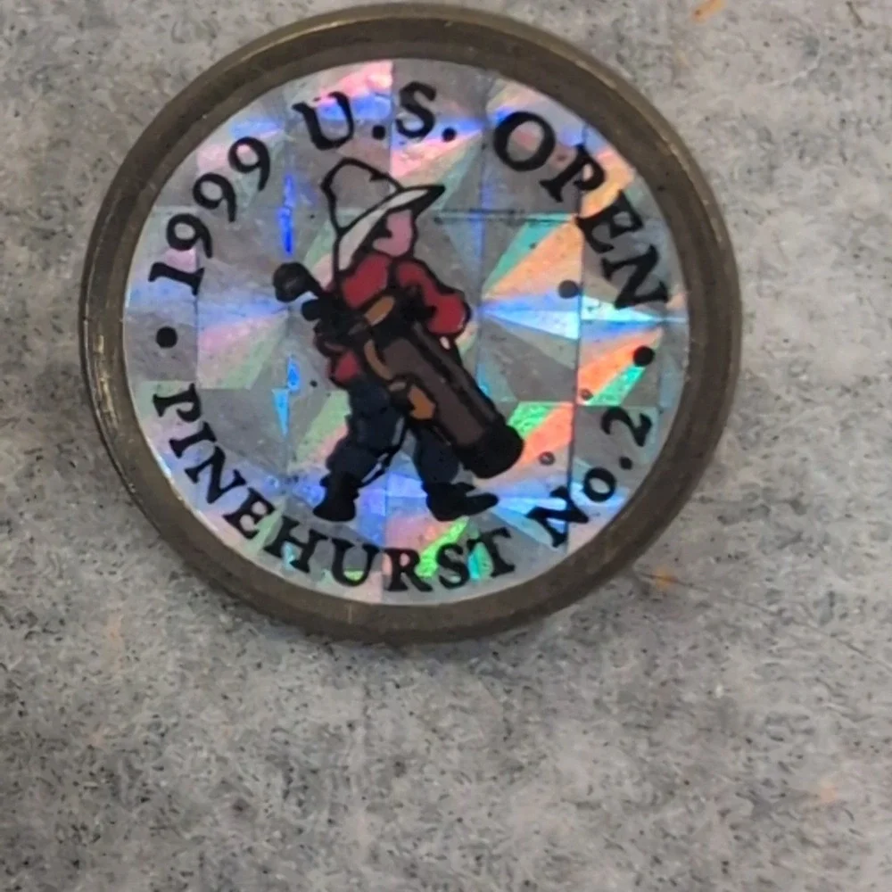 1999 U.S. Open Pinehurst No. 2 Golf Ball Marker Holographic Putter Boy Logo - Picture 1 of 3